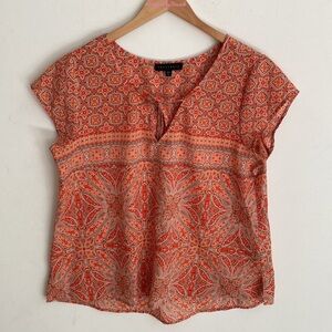 Sanctuary paisley print cap sleeve tie front split hem top, Size L‎